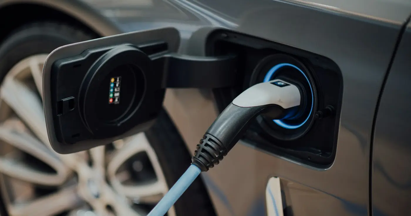 Ladekabel an einem Elektroauto